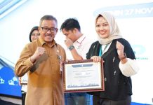 Tingkatkan Investasi Penanaman Modal Dalam Negeri Melalui OSS RBA, Jefridin Serahkan NIB Kepada Pelaku Usaha Batam