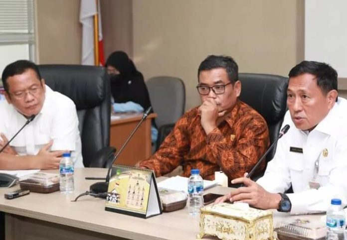 Tim Pansus DPRD Kembali Lakukan Pembahasan Ranperda Tenaga Kerja dengan Disdik Kepri