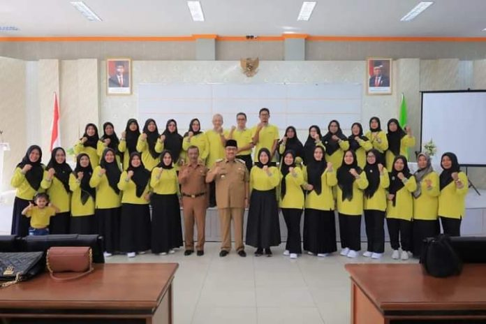 Bupati Benny Utama Saat lepas Kontingen Jambore PKK Pasaman