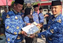 Dedikasi Loyalitas Tinggi, 3 Petugas Rutan TBK Terima Penghargaan