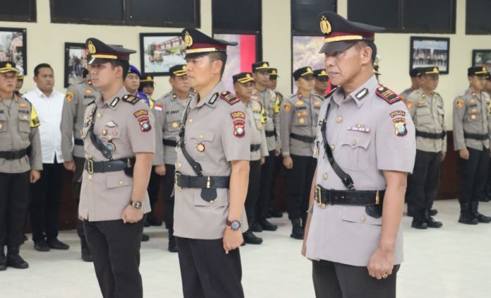 Kapolres Pimpin Sertijab Kapolsek Batu Aji AKP Benny Syahrizal dan Kapolsek Sei Beduk AKP Syarifuddin