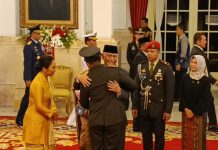 Luhut Binsar Tangis Bahagia Usai Menantu Jenderal Maruli Simanjuntak Dilantik Jadi KASAD Luhut Binsar Tangis Bahagia Usai Menantu Jenderal Maruli Simanjuntak Dilantik Jadi KASAD