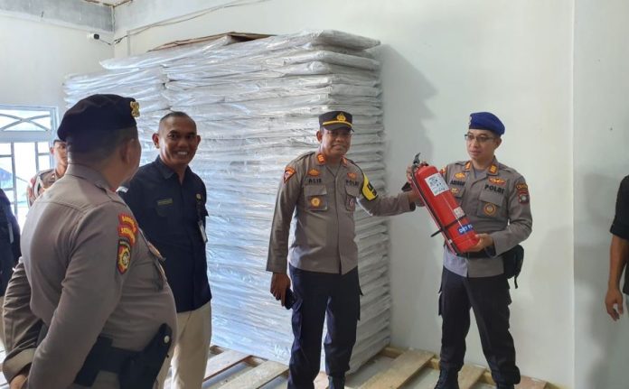 Polres Lingga Beri Pengamanan Menyeluruh di KPU, Bawaslu dan Gudang Logistik