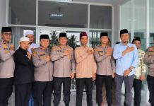 Silaturahmi dengan Kaops NCS Polri, UAS Serukan Masyarakat Jaga Ketertiban Jelang Pemilu Silaturahmi dengan Kaops NCS Polri, UAS Serukan Masyarakat Jaga Ketertiban Jelang Pemilu