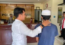 Tim Polsek Nongsa Amankan Pria Dikenal Ustad Tersangka Pelaku Pencabulan Anak Tim Polsek Nongsa Amankan Pria Dikenal Ustad Tersangka Pelaku Pencabulan Anak