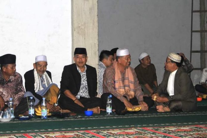 Anggota DPRD Pasbar Ali Nasir Bersama Bupati Hamsuardi Hadiri Maulid Nabi di Mesjid Nurul Iman Lubuk Talang