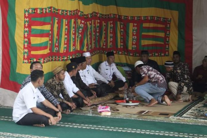Wakil Ketua DPRD Pasbar Daliyus K, Bersama Bupati Hamsuardi Hadiri Batagak Kudo-Kudo Masjid Raya Baiturrahman Kampung Jambu