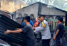 Sijago Merah Ludeskan Satu Unit Rumah dan Mobil di Pasar Tempurung, Polsek Bantu Evakuasi