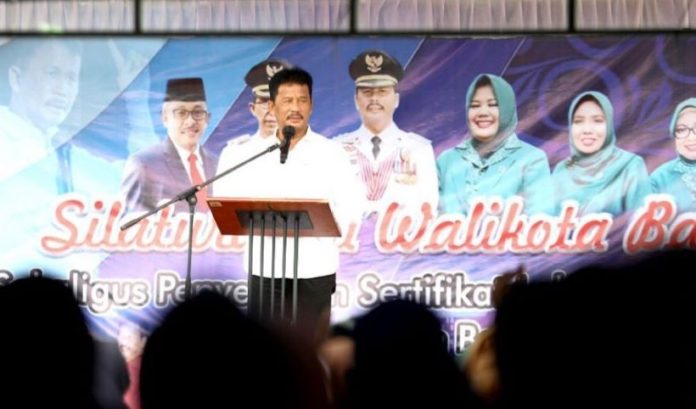 Kepala BP Batam Serahkan 1.960 Sertifikat Kampung Tua