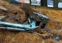 Pipa Saluran Air Patah Tertimpa Ekskavator di Simpang Indomobil, Perbaikan Dikebut 24 Jam Nonstop Pipa Saluran Air Patah Tertimpa Ekskavator di Simpang Indomobil, Perbaikan Dikebut 24 Jam Nonstop