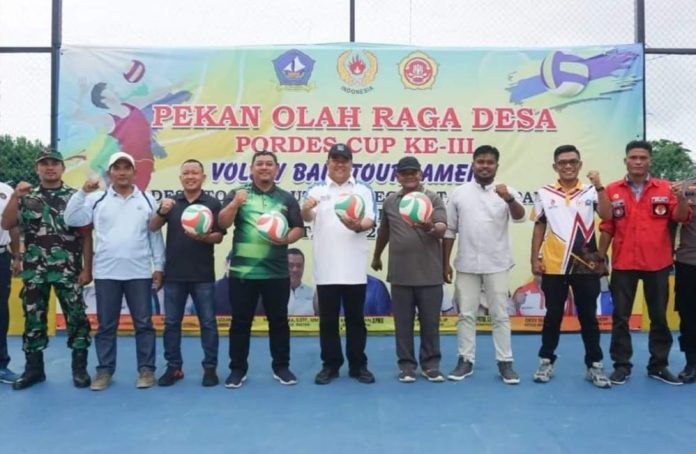 Sekda Bintan Buka Turnamen Bola Voli Pordes Cup Toapaya Utara 2023