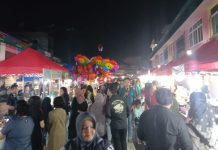 Warga Tanjungpinang Padati Kota Lama hingga Objek Wisata Tepi Laut Warga Tanjungpinang Padati Kota Lama hingga Objek Wisata Tepi Laut