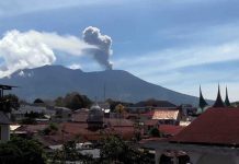 Ancaman Erupsi Gunung Marapi: BMKG Waspadai Potensi Gangguan di Bandara Minangkabau Ancaman Gunung Marapi: BMKG Waspadai Potensi Gangguan