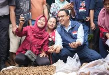Anies Baswedan Sapa Kota Batam: Ziarah, Dialog Pedagang, hingga Bertemu Relawan Anies Baswedan Sapa Kota Batam: Ziarah, Dialog Pedagang