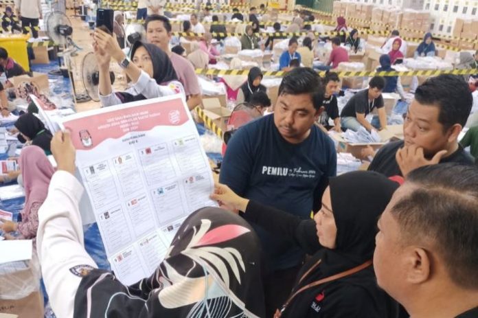 Bawaslu Riau Temukan Banyak Surat Suara Rusak