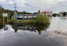 Bencana Banjir Ancam Logistik Pemilu di Rokan Hilir: Dua Kantor Camat Terendam Bencana Banjir Ancam Logistik Pemilu di Rokan Hilir