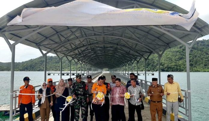 Danposal Wakili Danlanal Tarempa Dampingi Gubernur Kepri Kunker di Jemaja Danposal Wakili Danlanal Tarempa Dampingi Gubernur Kepri Kunker di Jemaja