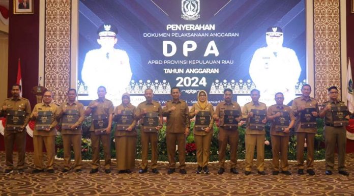 Gubernur Kepri dan Diskominfo Kepri Gubernur Kepri dan Diskominfo Kepri