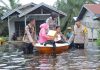 Gunakan Offroad, Kapolres Inhu Terobos Banjir Bawa Bantuan Gunakan Offroad, Kapolres Inhu Terobos Banjir Bawa Bantuan