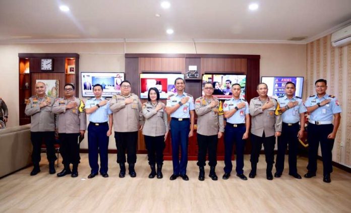 Kapolda Kepri Irjen Pol Yan Fitri Terima Silahturahmi Danlanud Hang Nadim dan Rombongan