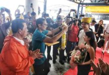 Menteri Sandiaga Uno dan Gubernur Ansar Sambut Wisman Pertama Kepri 2024 Menteri Sandiaga Uno dan Gubernur Ansar Sambut Wisman Pertama Kepri 2024