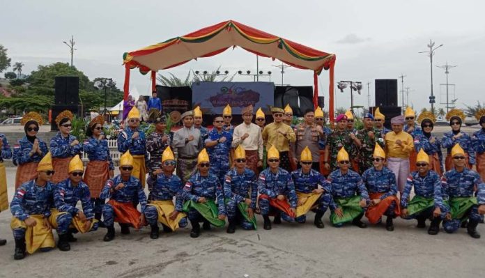 Pembukaan Gawai Rakyat Sempena Hari Jadi ke-240 Kota Tanjungpinang Tahun 2024 Pembukaan Gawai Rakyat Sempena Hari Jadi ke-240 Kota Tanjungpinang Tahun 2024