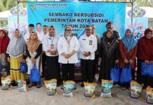 Pemkot Batam Salurkan 1.300 Paket Sembako Bersubsidi di Pulau Pecong dan Pulau Terong Pemkot Batam Salurkan 1.300 Paket Sembako Bersubsidi di Pulau Pecong
