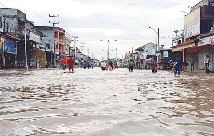 Banjir Melanda Kabupaten Rokan Hulu, Akses Jalan dan Rumah Warga Terendam