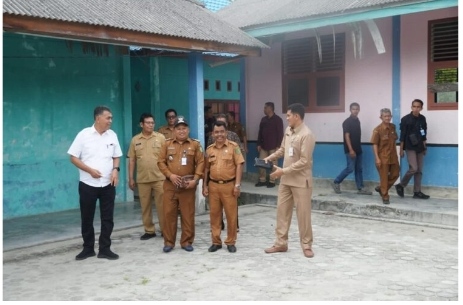 Bupati Natuna, Wan Siswandi bersama sejumlah Kepala OPD dan Pemerintah Kecamatan Midai