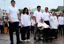 Anies Baswedan Temukan ‘Sisa-sisa’ Sumbangan Simpatisan di Kantong Celana saat Akan Coblos Anies Baswedan Temukan 'Sisa-sisa' Sumbangan Simpatisan di Kantong Celana