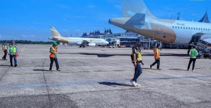 Gagal Terbang Gara-gara Bercanda tentang Bom di Bandara Minangkabau Gagal Terbang Gara-gara Bercanda tentang Bom di Bandara