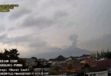 Gunung Marapi Sumatera Barat Kembali Erupsi Sabtu Sore, Kolom Abu Capai 700 Meter Gunung Marapi Sumatera Barat Kembali Erupsi Sabtu Sore