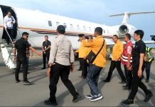 Mahfud MD Tiba di Karimun, Gunakan Jet Eksekutif Embraer Legacy 600