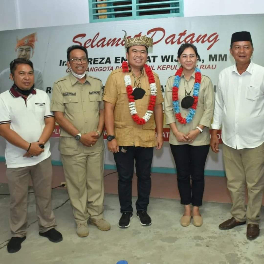 Calon anggota DPR RI Dapil Kepulauan Riau (Kepri) pada pemilu 2024, Ir. H. M Endipat Wijaya, MM, pakai tanjak khas Melayu
