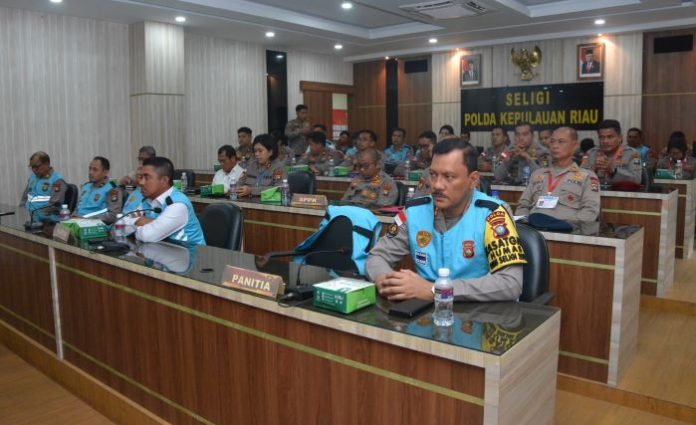 Polda Kepri Gelar Pengambilan Sumpah untuk Seleksi Dikbang Terpadu T.A 2024 Polda Kepri Gelar Pengambilan Sumpah untuk Seleksi Dikbang Terpadu T.A 2024