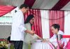Pesan Presiden Jokowi Agar Masyarakat Hadiri Proses Penghitungan di TPS Presiden Jokowi bersama ibu Negara melakukan pencoblosan berdua di TPS Gambir Jakarta