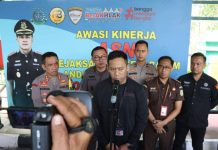 Satgas Anti Mafia Bola Bareskrim Polri Serahkan 4 Tersangka ke Kejari Batam Satgas Anti Mafia Bola Bareskrim Polri Serahkan 4 Tersangka ke Kejari Batam