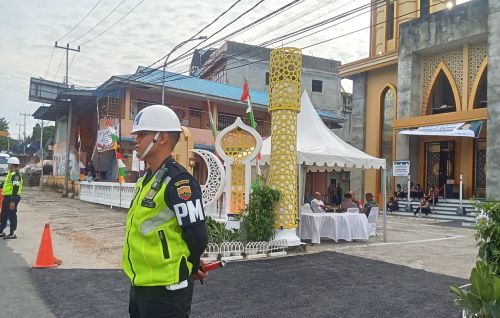 Antisipasi Kunjungan Wakil Presiden Ma'ruf Amin-Pengamanan Ketat di Masjid AL-Uswah Tanjungpinang Antisipasi Kunjungan Wakil Presiden Ma'ruf Amin: Pengamanan Ketat di Masjid AL-Uswah Tanjungpinang