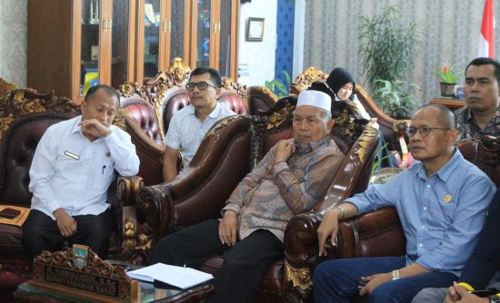 Bupati dan Ketua DPRD Pasbar Hadiri Rakor Penanganan Bencana di Sumbar Bersama Menko PMK Bupati dan Ketua DPRD Pasbar Hadiri Rakor Penanganan Bencana di Sumbar Bersama Menko PMK