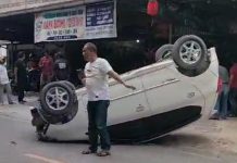 Diduga Pengendara Alami Microsleep, Mobil Agya Tabrak Pembatas Hingga Terguling di Karimun