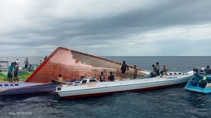Kapal KM Dewi Jaya 2 Terbalik di Perairan Kepulauan Selayar: 24 Penumpang Masih Hilang