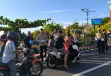 Berkah Ramadhan, Kapolres Anambas dan Anggota Bagikan Takjil untuk Masyarakat Berkah Ramadhan, Kapolres Anambas dan Anggota Bagikan Takjil untuk Masyarakat