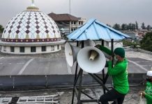 Kontroversi Aturan Pengeras Suara Masjid: Pendekatan Kearifan Lokal hingga Respons Netizen Salah satu poin penting dalam surat edaran tersebut adalah aturan terkait penggunaan pengeras suara di masjid dan musala selama bulan Ramadan.