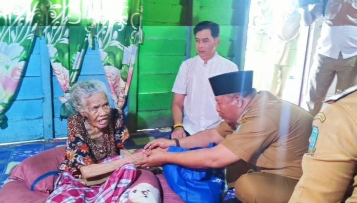 Medco dan Pemkab Salurkan Paket Sembako untuk Warga Anambas dan Natuna