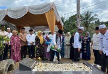 Jelang HUT Pasbar Ke-20, Pemerintah Daerah Bersama DPRD Ziarah Ke Makam Kepala Daerah dan Ulama Jelang HUT Pasbar Ke-20, Pemerintah Daerah Bersama DPRD Ziarah Ke Makam Kepala Daerah dan Ulama