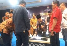 Perdebatan Memanas di Rapat Pleno Rekapitulasi Suara Tanjungpinang Perdebatan Memanas di Rapat Pleno Rekapitulasi Suara Tanjungpinang