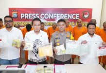 Polda Riau Bongkar Jaringan Internasional Narkoba: 19 Kg Sabu Disita, 13 Tersangka Diamankan Polda Riau Bongkar Jaringan Internasional Narkoba: 19 Kg Sabu Disita