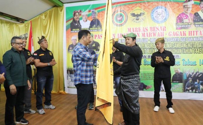 Rudi Lantik dan Kukuhkan Panglima Sambang Gagak Hitam Kota Batam