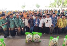 Guru Agama, Imam Masjid hingga Mubaligh Dapat Bantuan dari Walkota Batam Wali Kota Batam Muhammad Rudi, serahkan bantuan beras 10 kilogram kepada tokoh agama