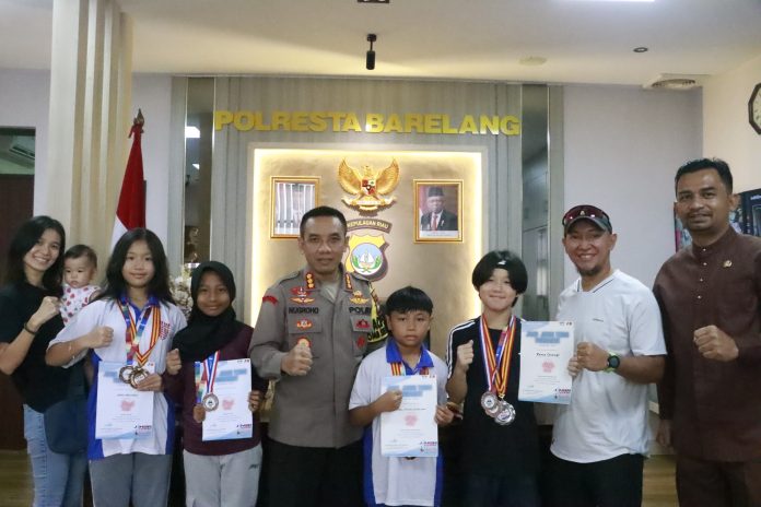 atlet tenis Kapolresta Barelang Apresiasi Atlet Tenis Junior Kota Batam
